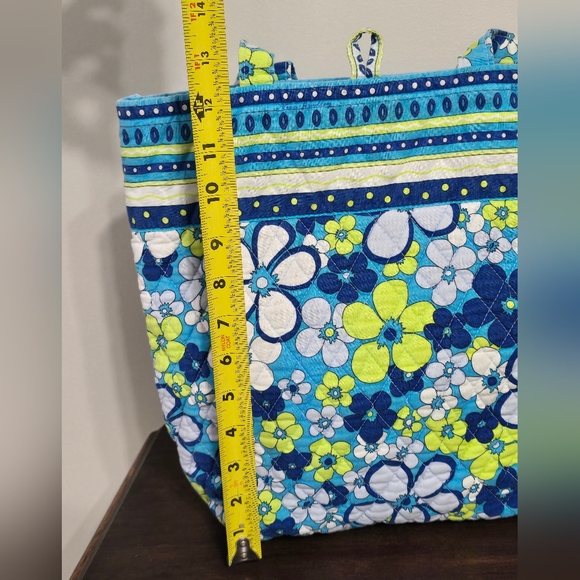 Limited Edition Vera Bradley Flower Power Bag - Picture 4 of 9